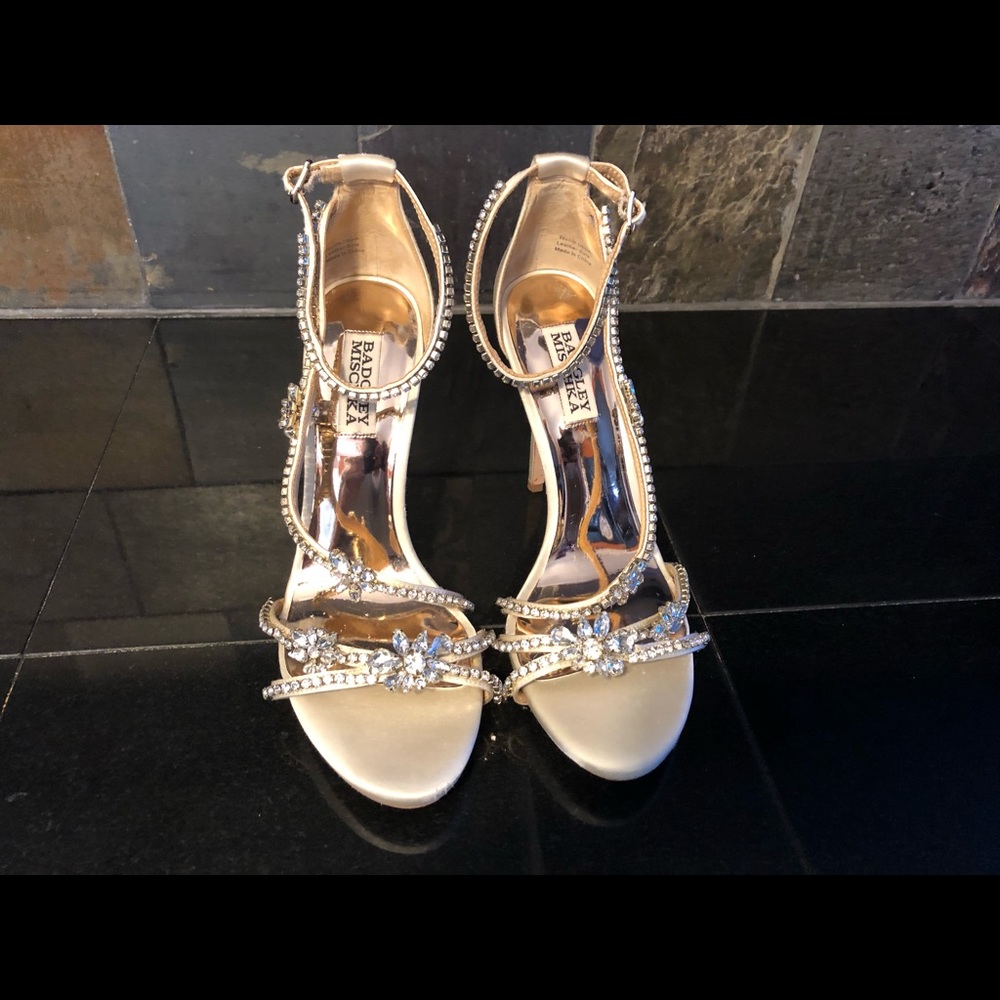 Badgley Mischka ivory & crystal sandals - Picture 14 of 14